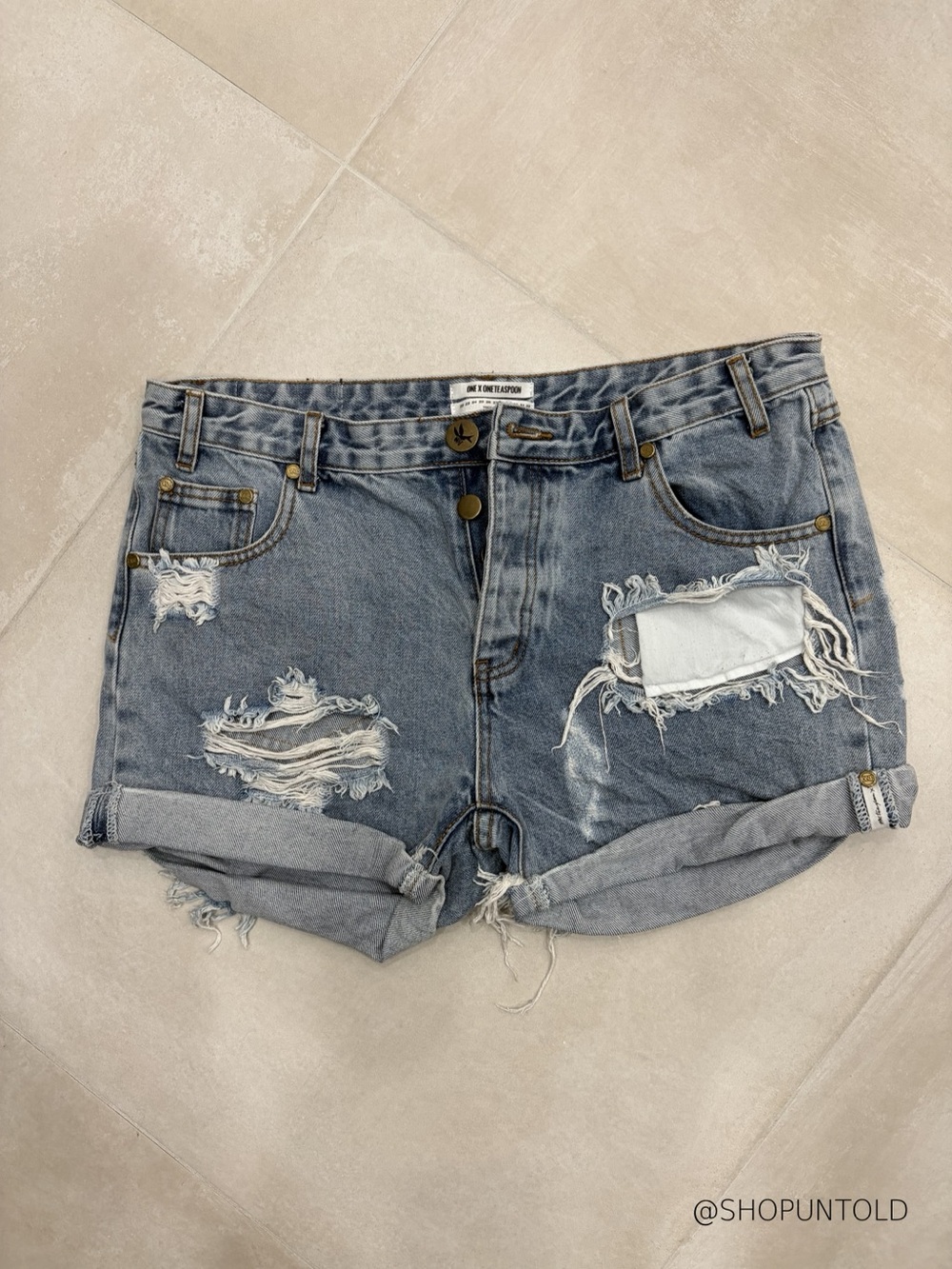 ONE X ONETEASPOON — DISTRESSED DENIM SHORTS — LIGHT WASH